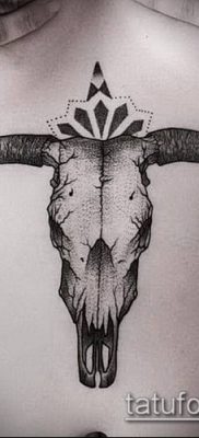 гравиране на татуировка №163 - изключителна версия на модела, която може лесно да се използва за трансформиране и прилагане като татуировка малка гравюра