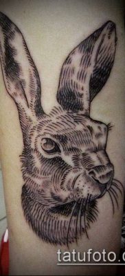 гравиране на татуировка # 213 е достойна версия на рисунка, която може лесно да се използва за обработка и нанасяне като малка гравюра за татуировка