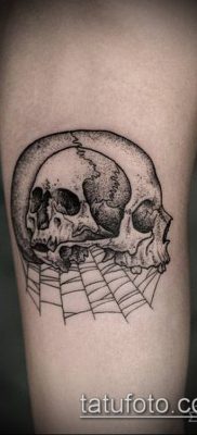 гравиране на татуировка # 566 е готина версия на модела, която може успешно да се използва за преразглеждане и гравиране на предмишницата като татуировка