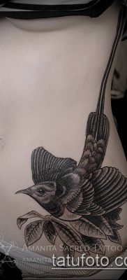 татуировка гравиране # 140 е готина версия на модела, която може лесно да се използва за преразглеждане и гравиране на рамото като татуировка