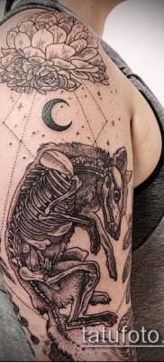 гравиране на татуировка # 349 е готина версия на модела, която може лесно да се използва за обработка и прилагане на гравюрата на Рембранд като татуировка