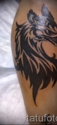 татуировка грифон на предмишницата - снимка за статия за значението на 2