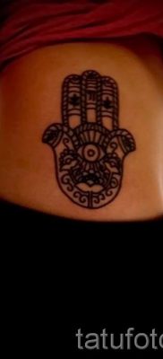 hamsa tetoválás - fényképes példa egy tetoválás jelentését bemutató cikkhez 77