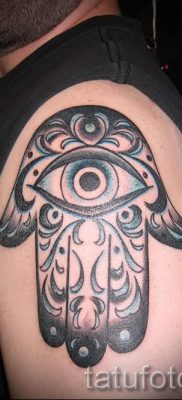 Hamsa tetoválás - fényképes példa egy tetoválás jelentését bemutató cikkhez 72