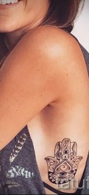 hamsa tetoválás - fényképes példa egy tetoválás jelentését bemutató cikkhez 50