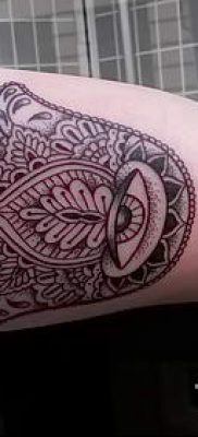 hamsa tetoválás - fényképes példa egy tetoválás jelentését bemutató cikkhez 35