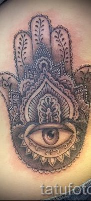 hamsa tetoválás - fényképes példa egy tetoválás jelentését bemutató cikkhez 32