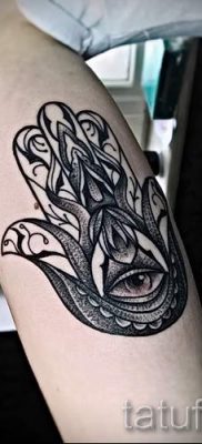 hamsa tetoválás - fényképes példa egy tetoválás jelentését bemutató cikkhez 16