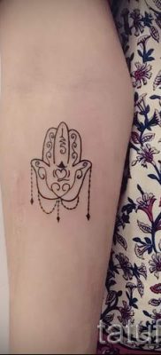 hamsa tetoválás - fényképes példa egy tetoválás jelentését bemutató cikkhez 14