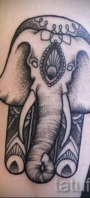 hamsa tetoválás - fényképes példa a tetoválás jelentését bemutató cikkhez 9