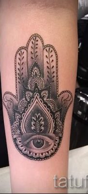 hamsa tetoválás - fényképes példa egy tetoválás jelentését bemutató cikkhez 3