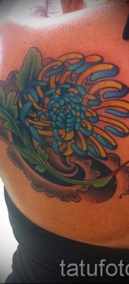 Példa krizantém tetoválásra a 83. számú fényképen