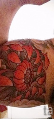 Példa krizantém tetoválásra a 80 -as számú fényképen