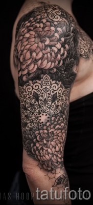 Példa krizantém tetoválásra a 79. számú fényképen