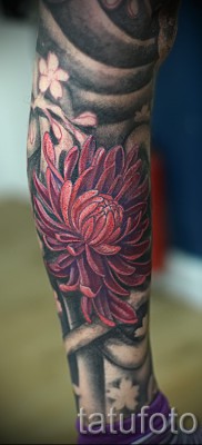 Példa krizantém tetoválásra a 77. számú fényképen