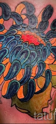 Példa krizantém tetoválásra a 63. számú fényképen