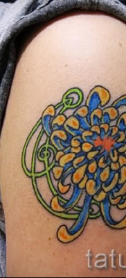 Példa krizantém tetoválásra az 57. számú fényképen