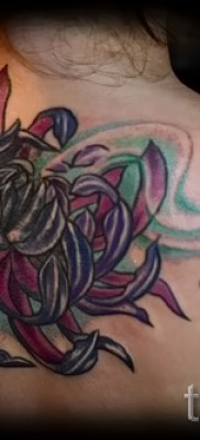 Példa krizantém tetoválásra az 56. számú fényképen