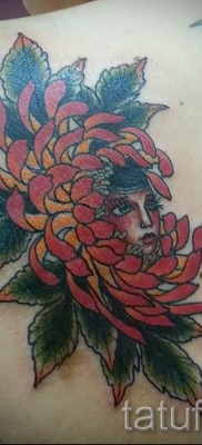 Példa krizantém tetoválásra az 54. számú fényképen