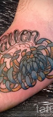 Példa krizantém tetoválásra az 50. számú fényképen