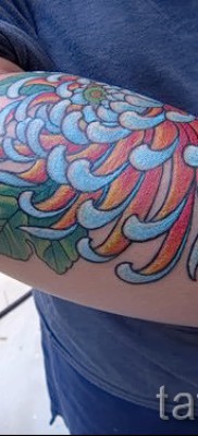 Példa krizantém tetoválásra a 49. számú fényképen