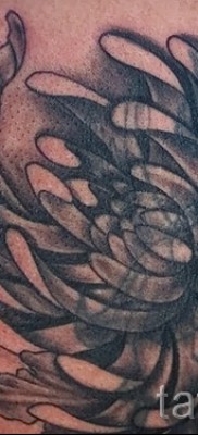 Példa krizantém tetoválásra a 43. számú fényképen