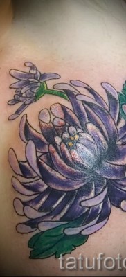 Példa krizantém tetoválásra a 41. számú fényképen