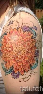 Példa krizantém tetoválásra a 37. számú fényképen