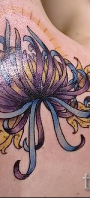 Példa krizantém tetoválásra a 35. számú fényképen