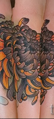 Példa krizantém tetoválásra a 33. számú fotón