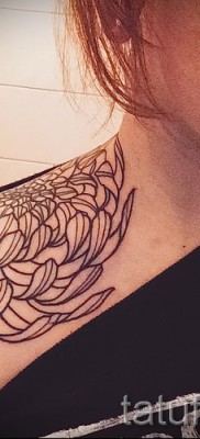 Példa krizantém tetoválásra a 32. számú fotón