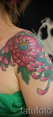 Példa krizantém tetoválásra a 31 -es fényképen