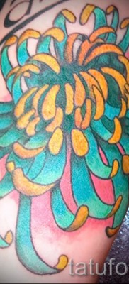 Példa krizantém tetoválásra a 27 -es fényképen