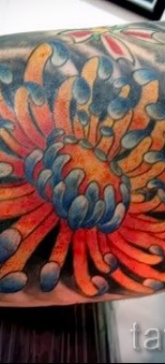 Példa krizantém tetoválásra a 22 -es fényképen