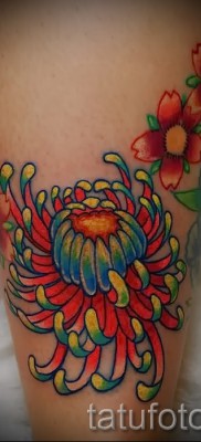 Példa krizantém tetoválásra a 17 -es fényképen