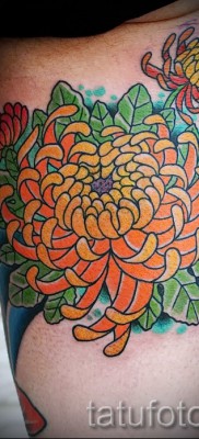 Példa krizantém tetoválásra a 12 -es fényképen