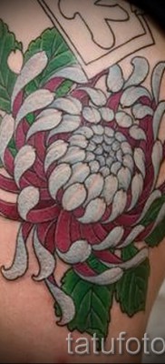 Példa krizantém tetoválásra a 11 -es fényképen