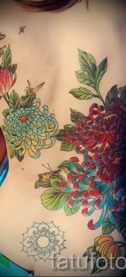 Példa krizantém tetoválásra a 10. számú fényképen
