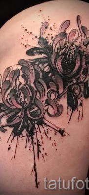 Példa krizantém tetoválásra a 9. számú fényképen