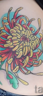 Példa krizantém tetoválásra a 8. számú fényképen