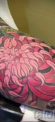 Példa a krizantém tetoválásra az 1. számú fényképen
