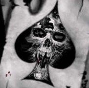 mit jelenthet egy kártya egy tetoválásban