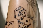 Kocka és kártya tetoválás