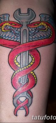 fotó a Caduceus tetoválásról, kelt 2017.10.21. №145 - Caduceus tetoválás -