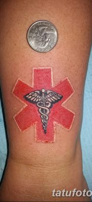 fotó a Caduceus tetoválásról, kelt 2017.10.21 -én №150 - Caduceus tetoválás -