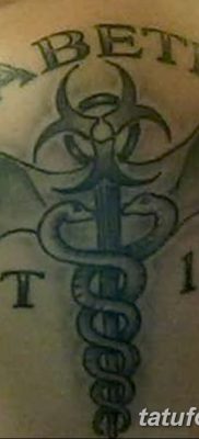 fotó egy Caduceus tetoválásról, kelt 2017.10.21., 004 - Caduceus tetoválás -