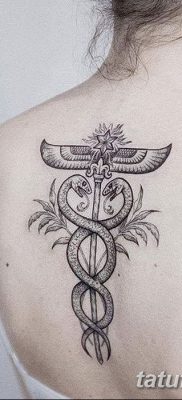 fotó egy caduceus tetoválásról, kelt 2017.10.21 -én №013 - caduceus tetoválás -