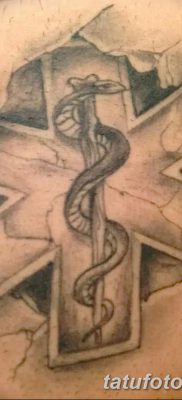 fotó a Caduceus tetoválásról, kelt 2017.10.21 -én №018 - Caduceus tetoválás -