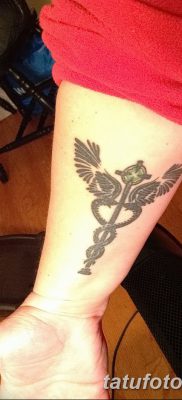 fotó a Caduceus tetoválásról, kelt 2017.10.21. №020 - Caduceus tetoválás -