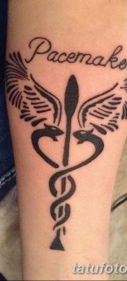 fotó a Caduceus tetoválásról, kelt 2017.10.21 -én №025 - Caduceus tetoválás -